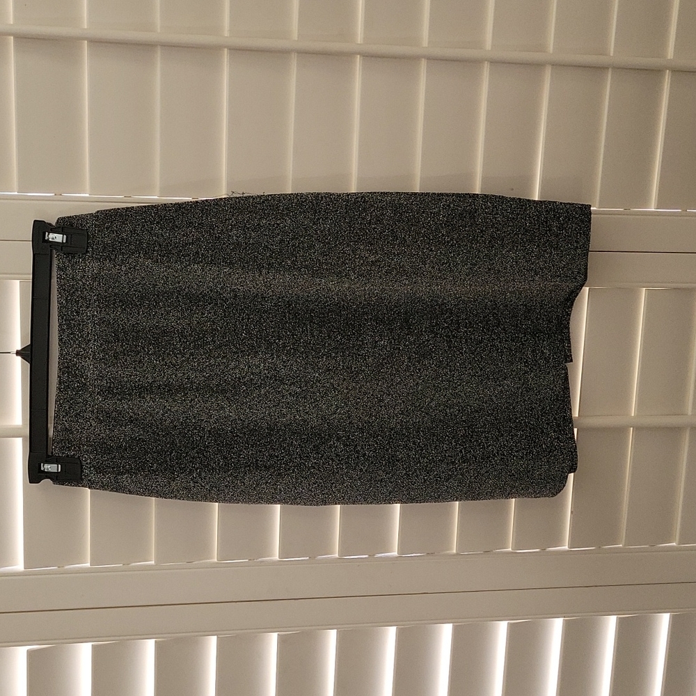 MICHAEL KORS pencil with back slit black/silver sparkle skirt. NWT Elastic waist